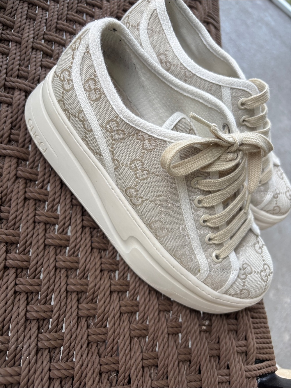 Gucci Beige GG Canvas Low-Top Lace-Up Sneakers